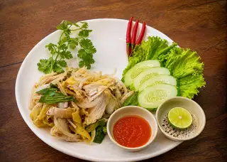 Gà xé lớn không cơm - không có canh đi kèm - 58.000 ₫ tại Cơm Gà Chú Út - Nguyễn Gia Trí