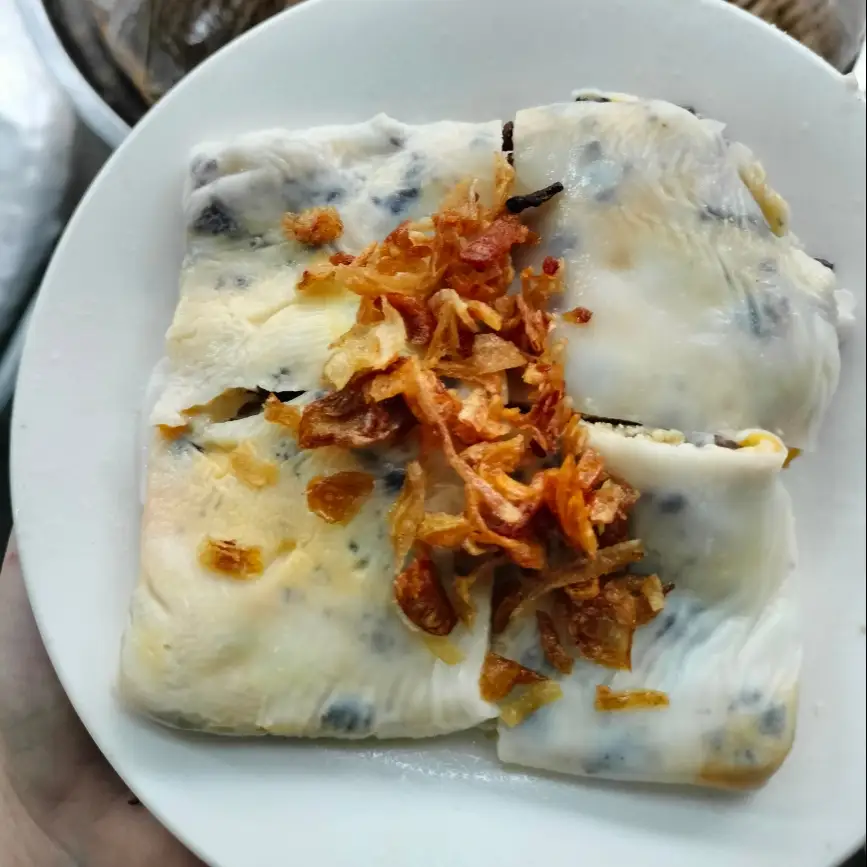 Hình ảnh Bánh cuốn trứng chín thịt xiên nướng