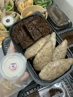 Hình ảnh Bánh bò nướng thốt nốt mix bò chuối hồng