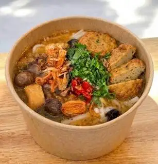 BÁNH CANH CHẢ CÁ CHAY - 49.000 ₫ tại  Tiệm Chay DoHan - Cơm Tấm Chay & Món Chay