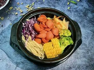 Hình ảnh Mì Cay Kim Chi Xúc Xích