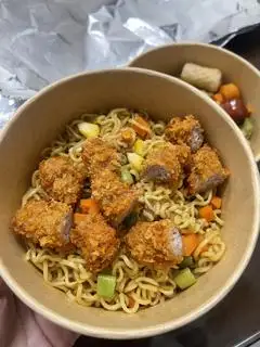 Hình ảnh Mì trộn 4 nem chua rán