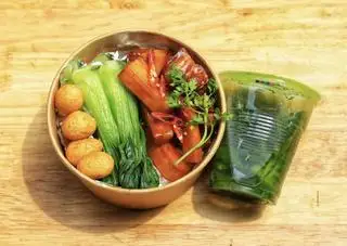 Hình ảnh Cơm Trắng Thịt Kho Củ Cải