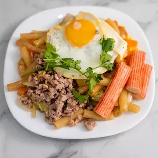 Hình ảnh Nui xào thịt bằm - trứng - thanh cua