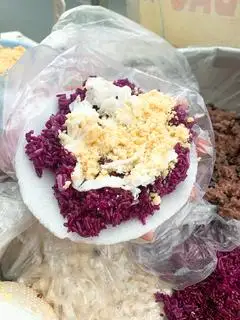 Xôi Lá Cẩm Cuốn Bánh Tráng - 15.000 ₫ tại Tiệm Xôi Cô Thanh - Xôi Bắp Gia Truyền, Xôi Khúc Bắc & Xôi Mặn - Đường D9