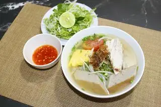 Bún cá + chả - 50.000 ₫ tại Đặc Sản Nha Trang Ngọc Trâm 3 - Nem Nướng & Bún Cá -  Bạch Đằng