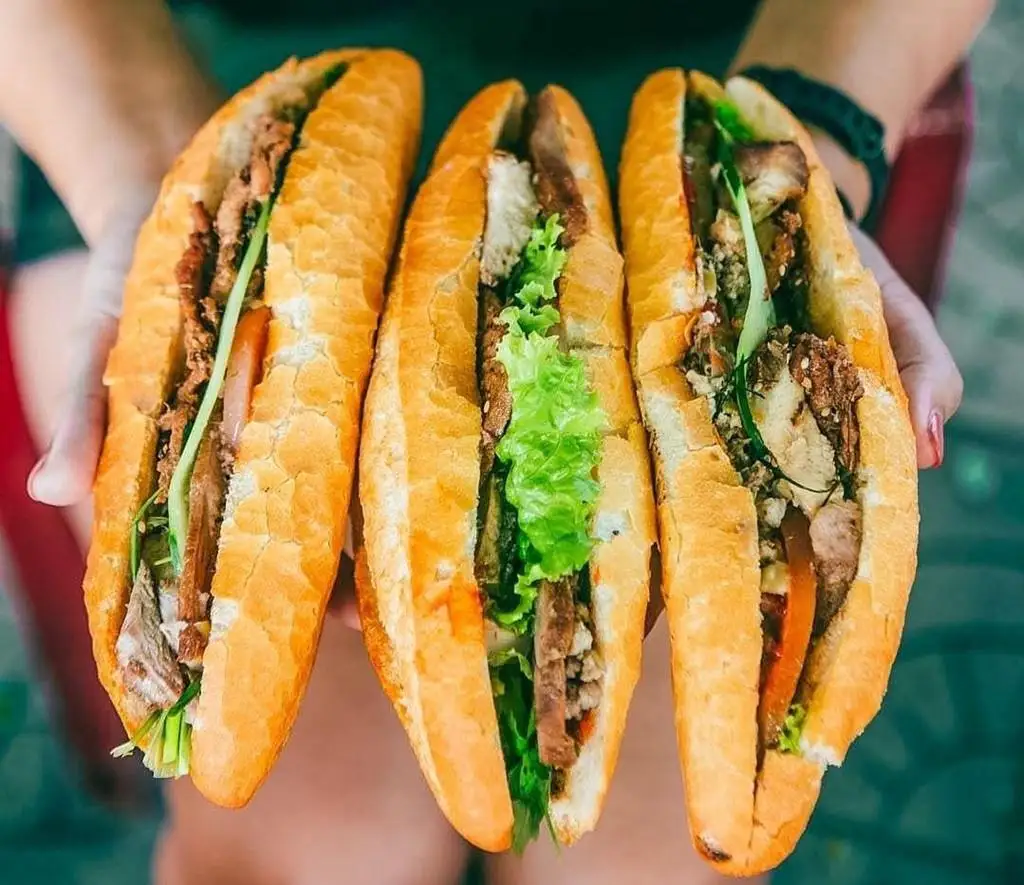 2 Bánh mì chả cá - 2 ly coca - 54.000 ₫ tại Hello Bánh Mì Hamburger & Chicken - Đường 49