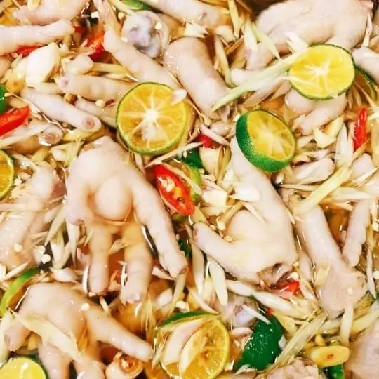 Hình ảnh Chân Gà Xả Tắc CÓ XƯƠNG (4-5 Chân)+ Sốt Chấm