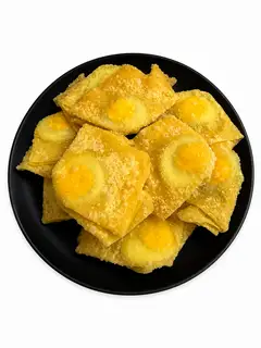 Hoành thánh trứng chiên - 17.000 ₫ tại Mì Trộn Hong Kong - Xá Xíu Gia Truyền - Thống Nhất