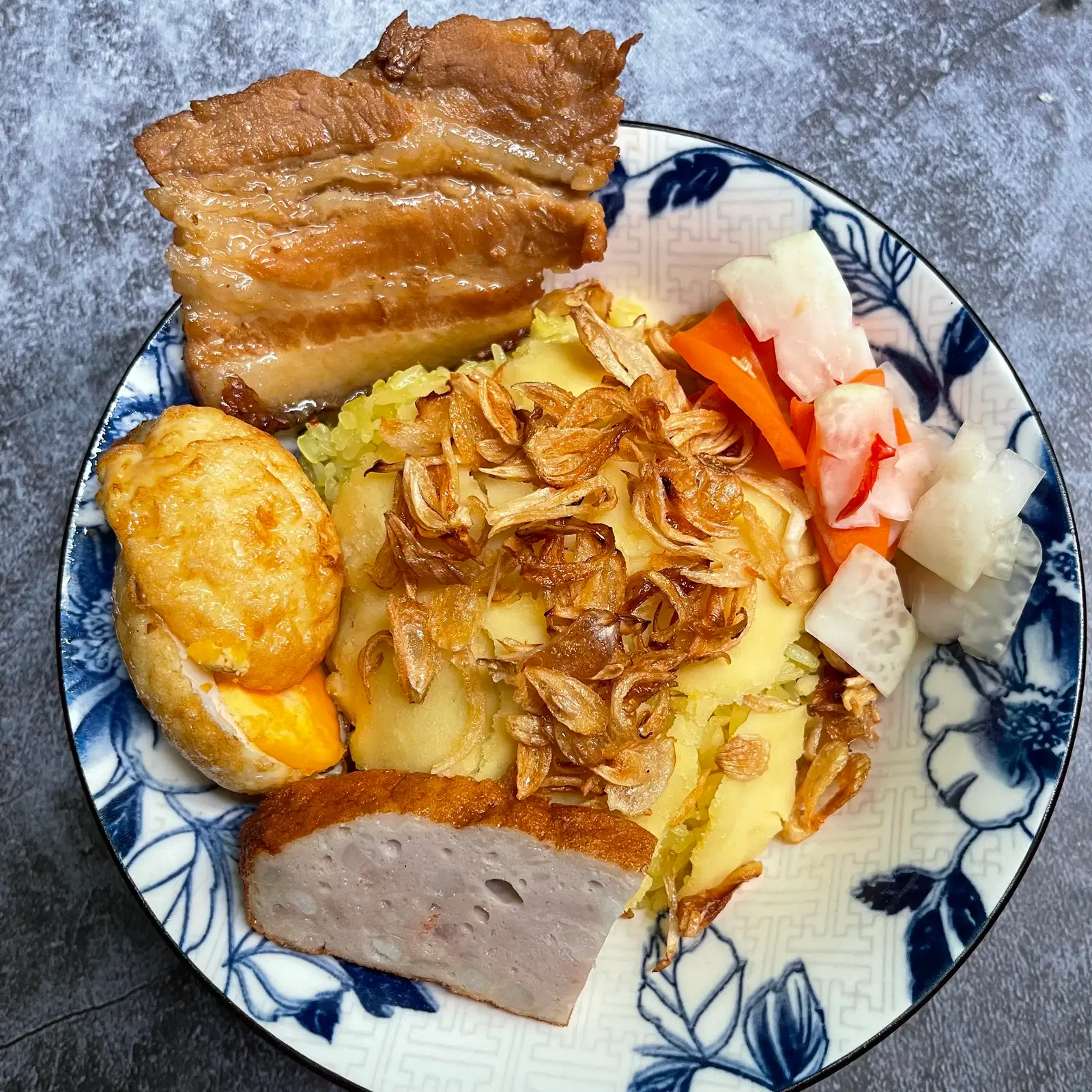 Xôi xéo Thịt kho + Trứng kho + Chả mỡ - 74.000 ₫ tại Xôi Xéo Chang Béo - Cách Mạng Tháng 8