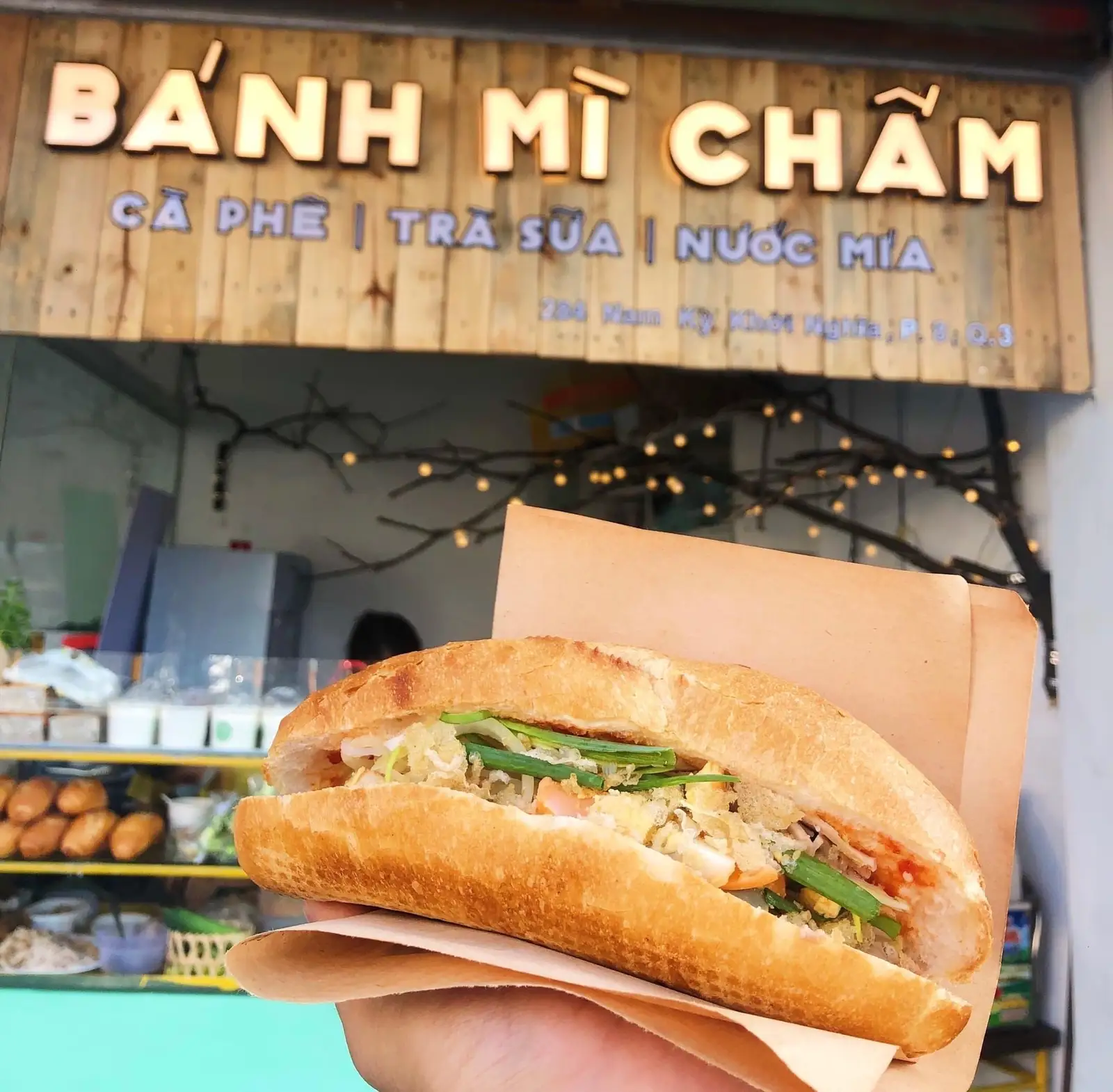 Bánh mì trứng rim - 30.000 ₫ tại Bánh Mì Chấm Hung Tubes - Nam Kỳ Khởi Nghĩa
