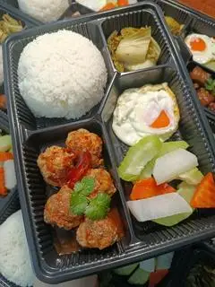 Hình ảnh Cơm Xíu Mại Sốt Cà Chua