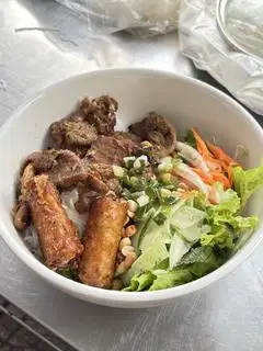Hình ảnh Bún thịt nướng chả giò
