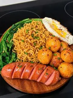 Hình ảnh Mỳ Trộn Indomie Bò Viên