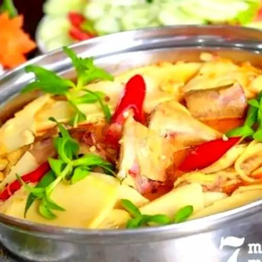 Hình ảnh Lẩu gà nồi xào măng
