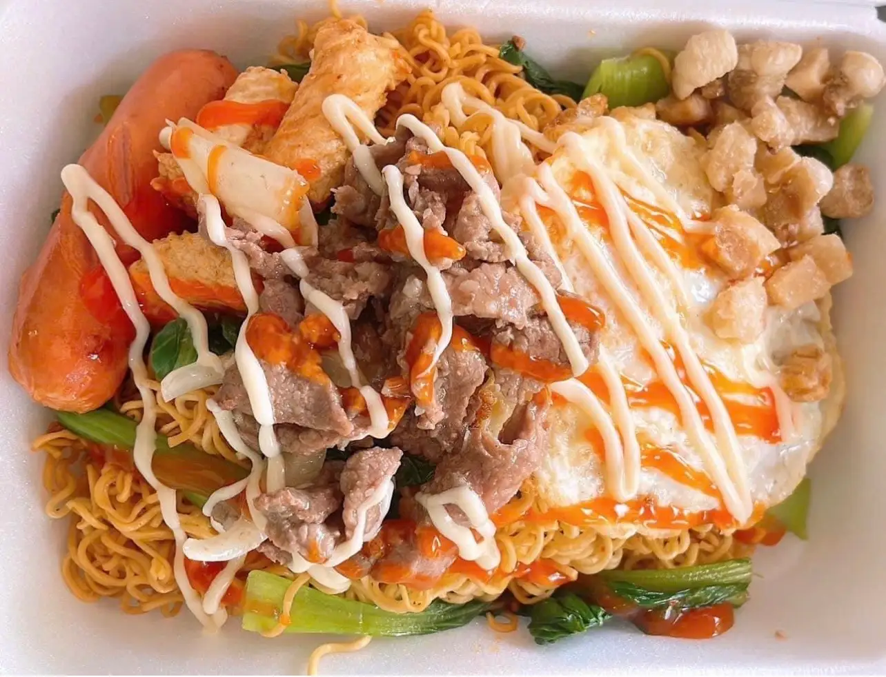 Mì Indonie trộn Full Topping Bò, Trứng ốp la, Xúc xích, Cá viên, Chả mực - 95.000 ₫ tại Cơm Tấm Bi Mập - Đặng Thùy Trâm