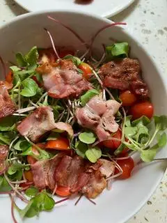 Hình ảnh salad thịt hun khói