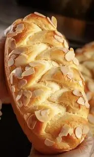 Hình ảnh BÁNH MÌ HOA CÚC VỊ TRUYỀN THỐNG
