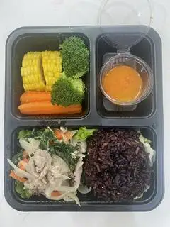 Hình ảnh Cơm gạo lứt + heo xào