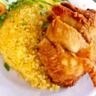 Cơm Má Đùi xối mỡ - 35.000 ₫ tại Quán 40 Cơm Gà Xối Mỡ - Liên Khu 10-11
