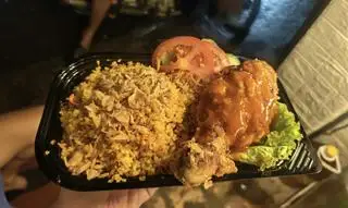 Hình ảnh cơm rang gà đùi hàn xẻng