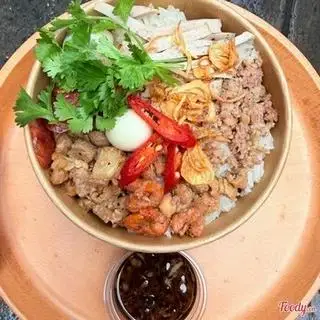 Xôi Xéo Tôm Thịt Thập Cẩm - 56.000 ₫ tại Xôi Xéo Tôm Thịt & Bánh Mì Xíu Mại Chén Chú Năm - Phùng Văn Cung