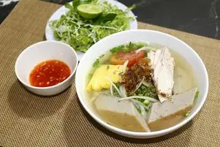 Bánh canh cá chả - 50.000 ₫ tại Đặc Sản Nha Trang Ngọc Trâm 3 - Nem Nướng & Bún Cá -  Bạch Đằng