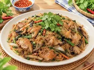 Hình ảnh Miến xào gà đùi