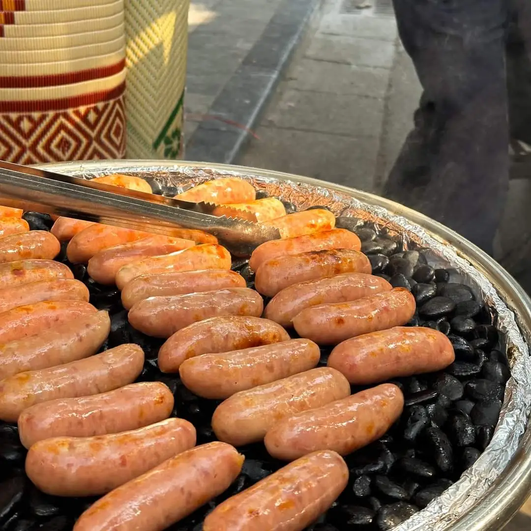 Hình ảnh Bánh Mì Lạp Xưởng Nướng