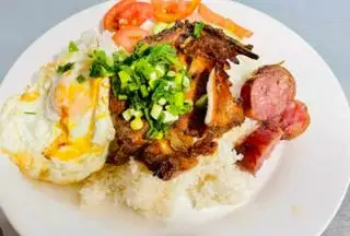 cơm sườn bì chả  - 65.000 ₫ tại Điểm Tâm 39 - Hủ Tiếu Mì & Sủi Cảo - Lê Văn Sỹ