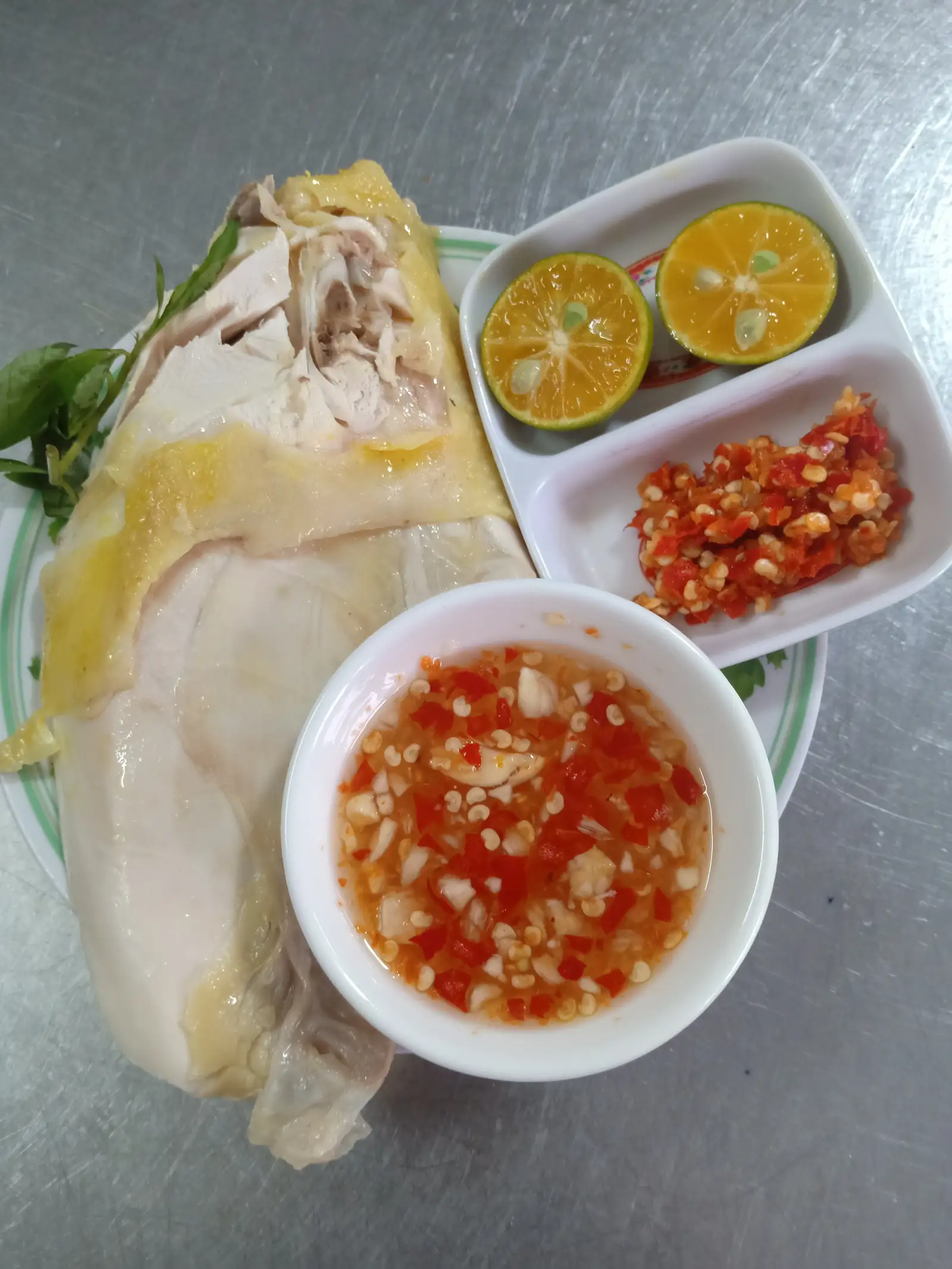 1 ức gà nhỏ + gỏi ( cháo - miến - cơm - mua riêng) - 62.000 ₫ tại Cháo Gà 09 - Nguyễn Văn Đậu