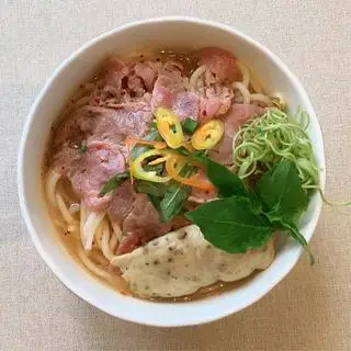 Bún bò tái chả - 65.000 ₫ tại Bún Bò Huế O Hai - Bùi Thị Xuân