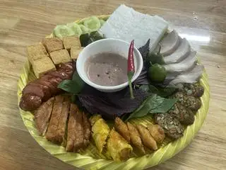 Mẹt Full Topping 7 món - 79.000 ₫ tại Bún Đậu Mắm Tôm & Nem Nướng Nha Trang - Hồ Gươm 88 - Trường Chinh