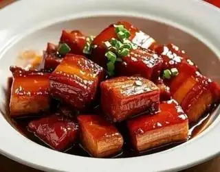Thịt kho tàu khoai tây/ 土豆红烧肉 / Braised Pork with Potatoes - 159.000 ₫ tại Chinese Chuan Xiang Gai Fan - Cơm Món Trung Hoa - Điện Biên Phủ