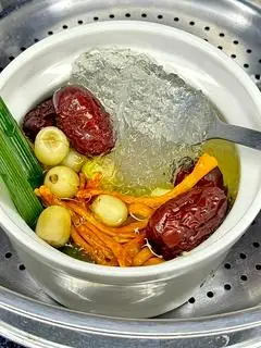 Hình ảnh Yến chưng nóng thố sứ vị truyền thống 