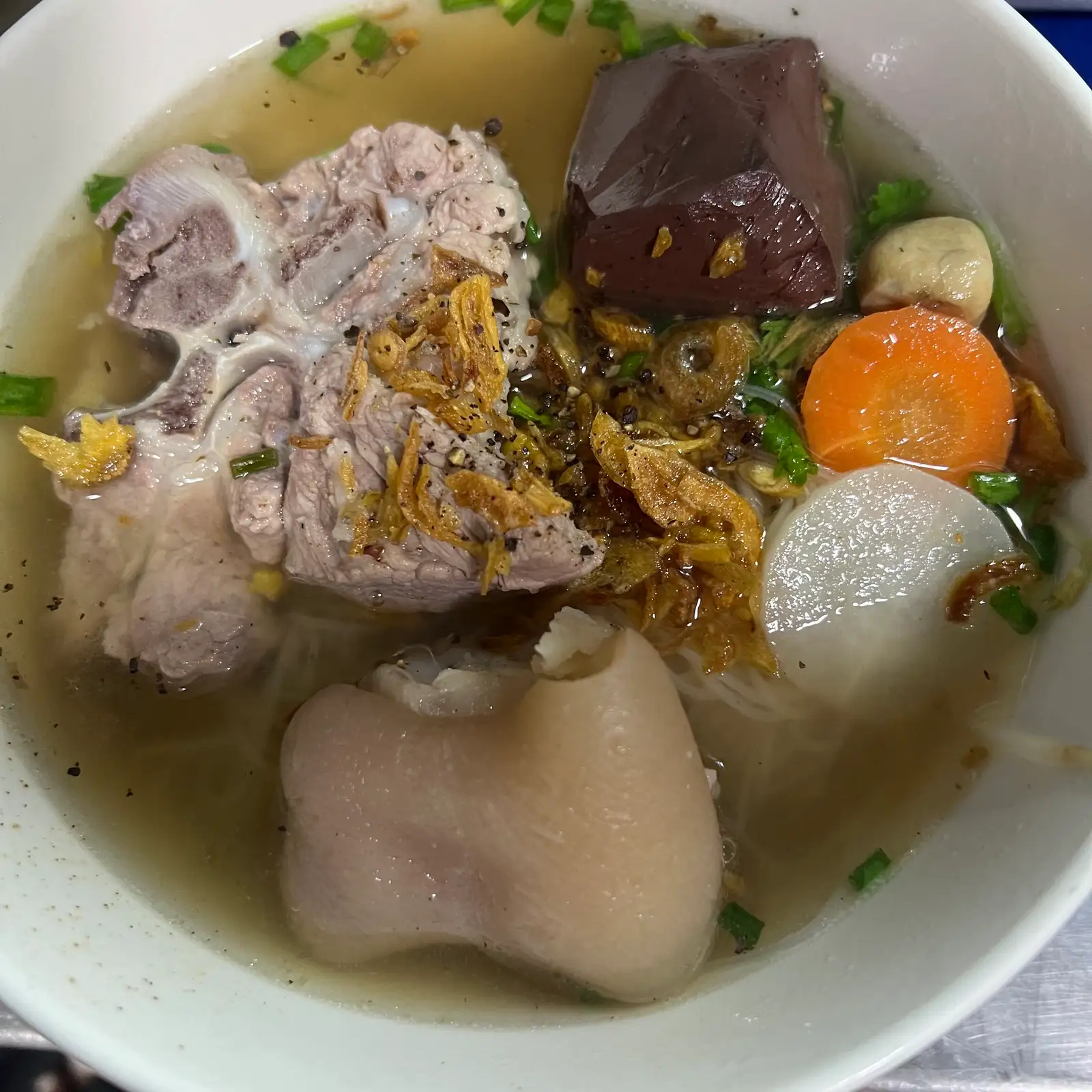 Hủ tíu xương / giò - 60.000 ₫ tại Bánh Canh Xương Giò Hoàng Long - Tô Hiến Thành