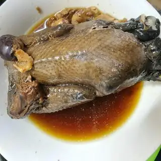 Hình ảnh Mỳ gà ác tần thuốc bắc ngải cứu 