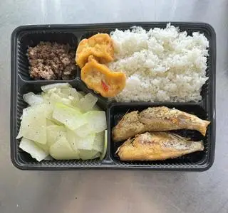 Hình ảnh suất cơm cá biển rán+ thịt chưng mắm tép