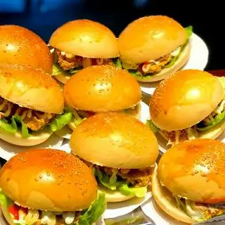 Hamburger bò - trứng - chả - 38.000 ₫ tại Bánh Mì Hà Nội Khánh An - Bình Quới