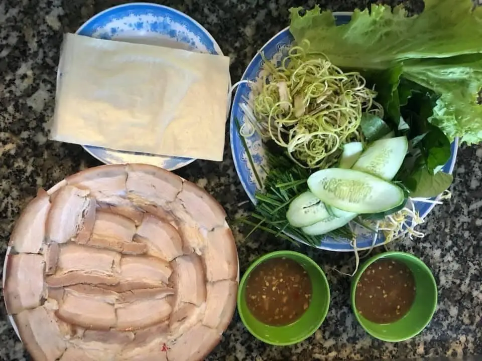 Hình ảnh Thịt luộc cuốn lá hẹ 