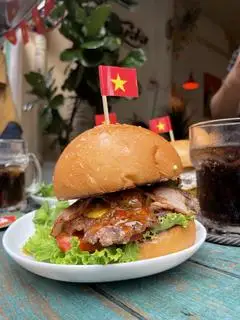 Bbq burger - 95.000 ₫ tại Shake The Bun Burger - Huỳnh Văn Bánh