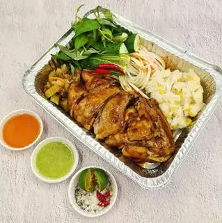 Hình ảnh Gà Nướng 1/2 Con Sốt Lá Chanh