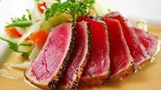 Hình ảnh Salad cá ngừ áp chảo hạt mè