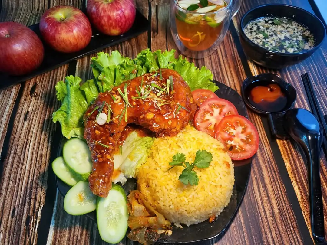 Hình ảnh cơm chiên đùi gà  lớn góc tư