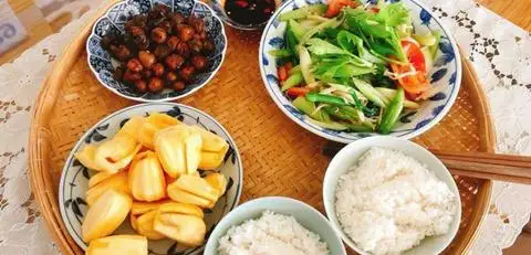 Cơm Chay Trân Châu 213 - Chấn Hưng - Món chay gần bạn