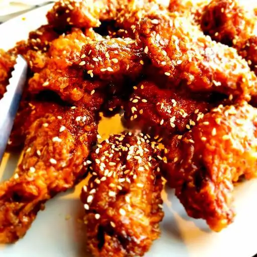 Crispy chicken with garlic sauce - gà rán với sốt tương tỏi - 189.000 ₫ tại Món Hàn Gangnam - Modern Korean Food - KDC Cầu Kinh