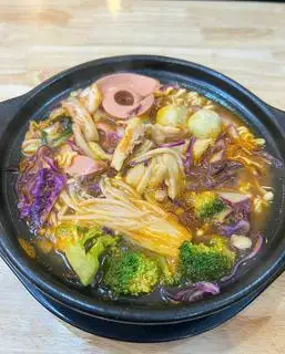 Hình ảnh mì cay kim chi sườn sụn