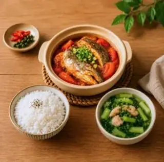 Cơm cá hồi sốt cà chua đậm vị - 99.000 ₫ tại Cơm - Lẩu Cá Hồi Nhà Hạnh 2 - Tôn Thất Thuyết