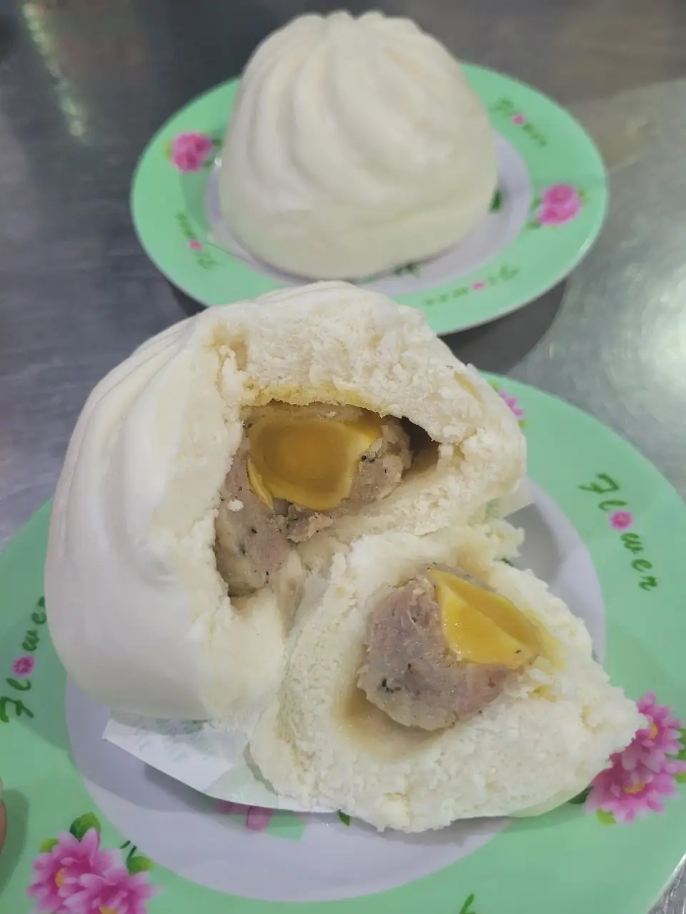 Bánh Bao Thọ Phát - Thập Cẩm,nguyên Trứng Muối 1 trứng cút  - 35.000 ₫ tại Hủ Tiếu Nam Vang 354 - Tỉnh Lộ 10