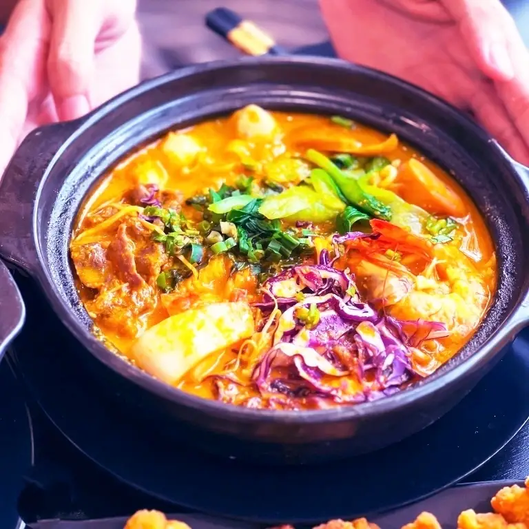 Hình ảnh Mì Cay Kim Chi Bò Viên
